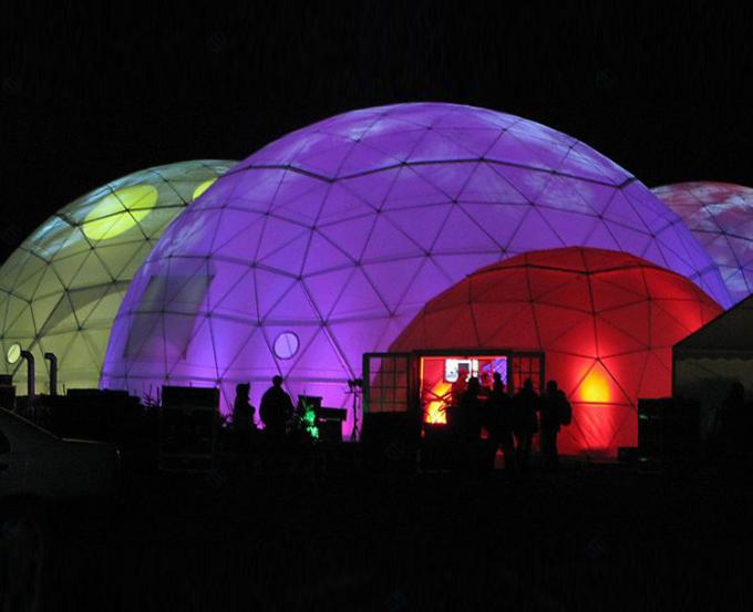 大きく透明な球の結婚披露宴のテント、白く/赤い/黄色のでき事のドームのテントの