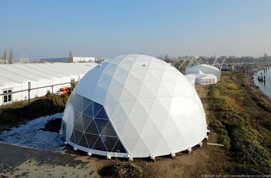 中国 Powederは大きい鋼鉄管によって直径20m Geodesticの大きいドームのテントに塗りました サプライヤー
